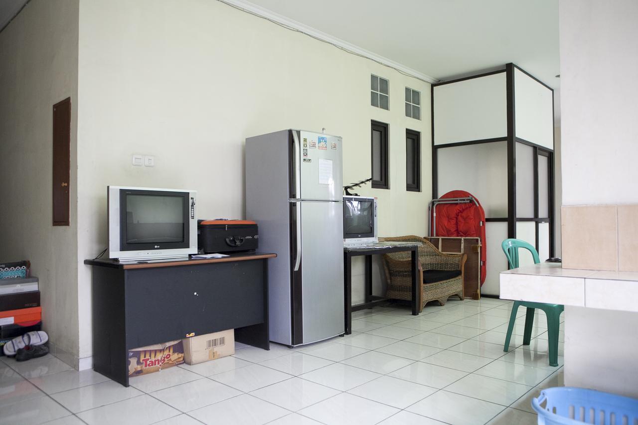 Wisma tamu Reddoorz Near Maranatha Bandung