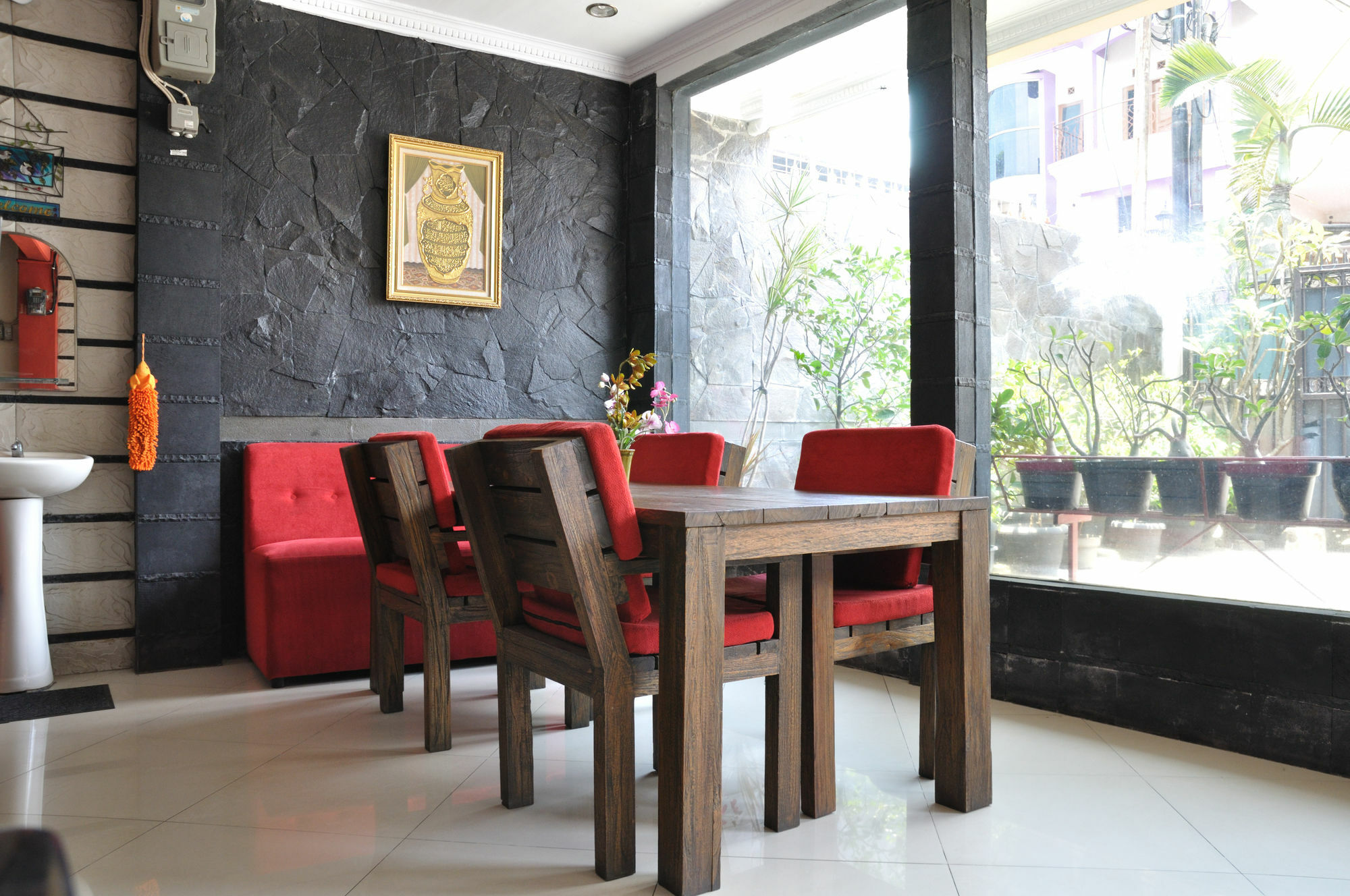 Reddoorz Near Maranatha
